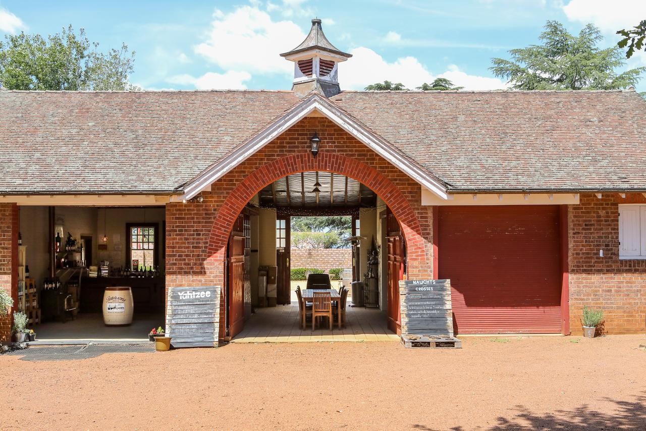 Petersons Armidale Winery And Guesthouse Exterior photo